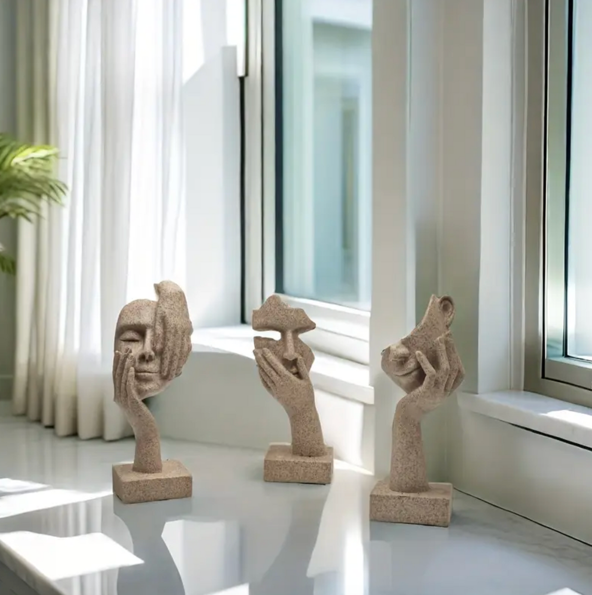 Elegant Resin Decorative Ornament for Living Room, Foyer & Office